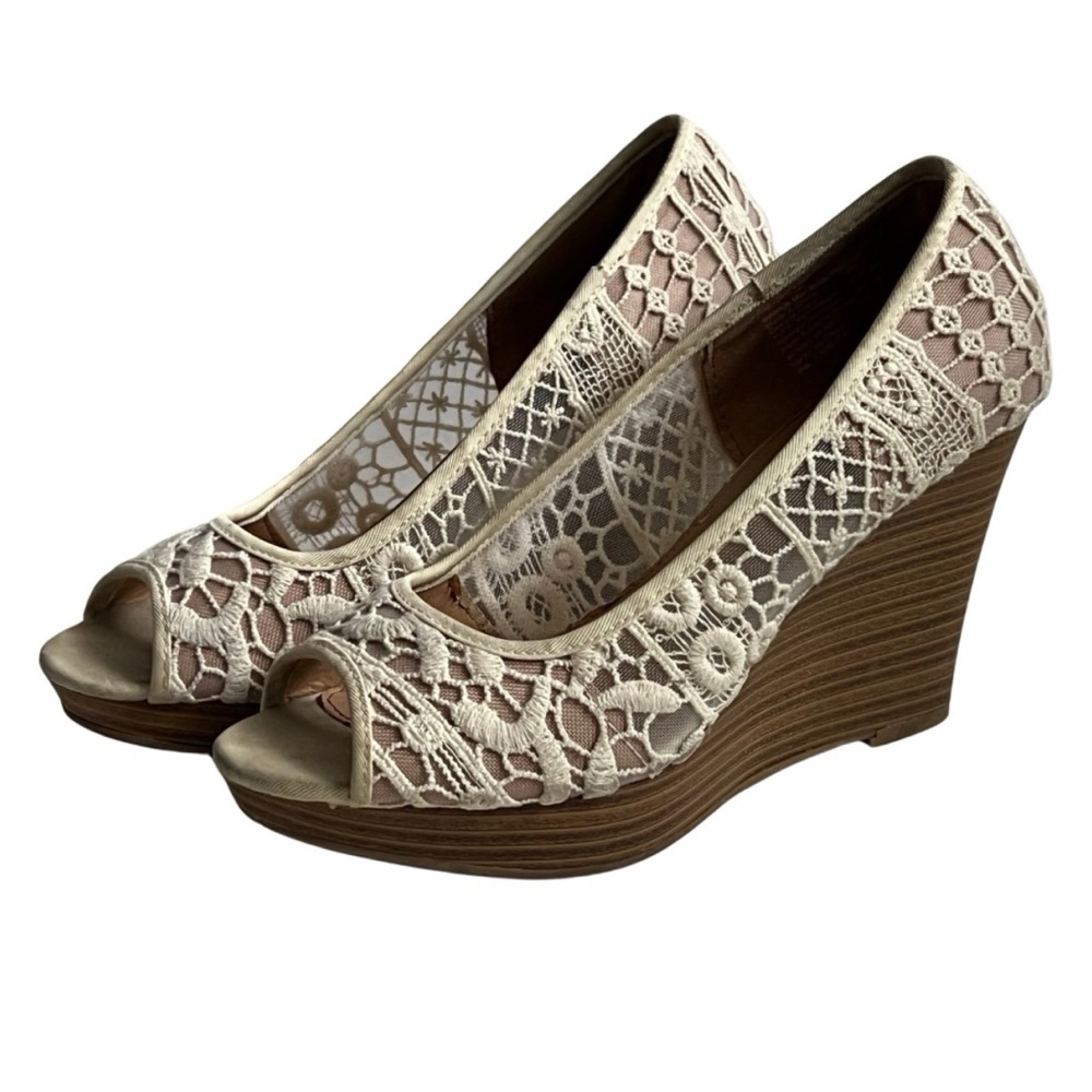 American Eagle Lolita Lace Peep Toe Wedge Heel - Picture 4 of 9